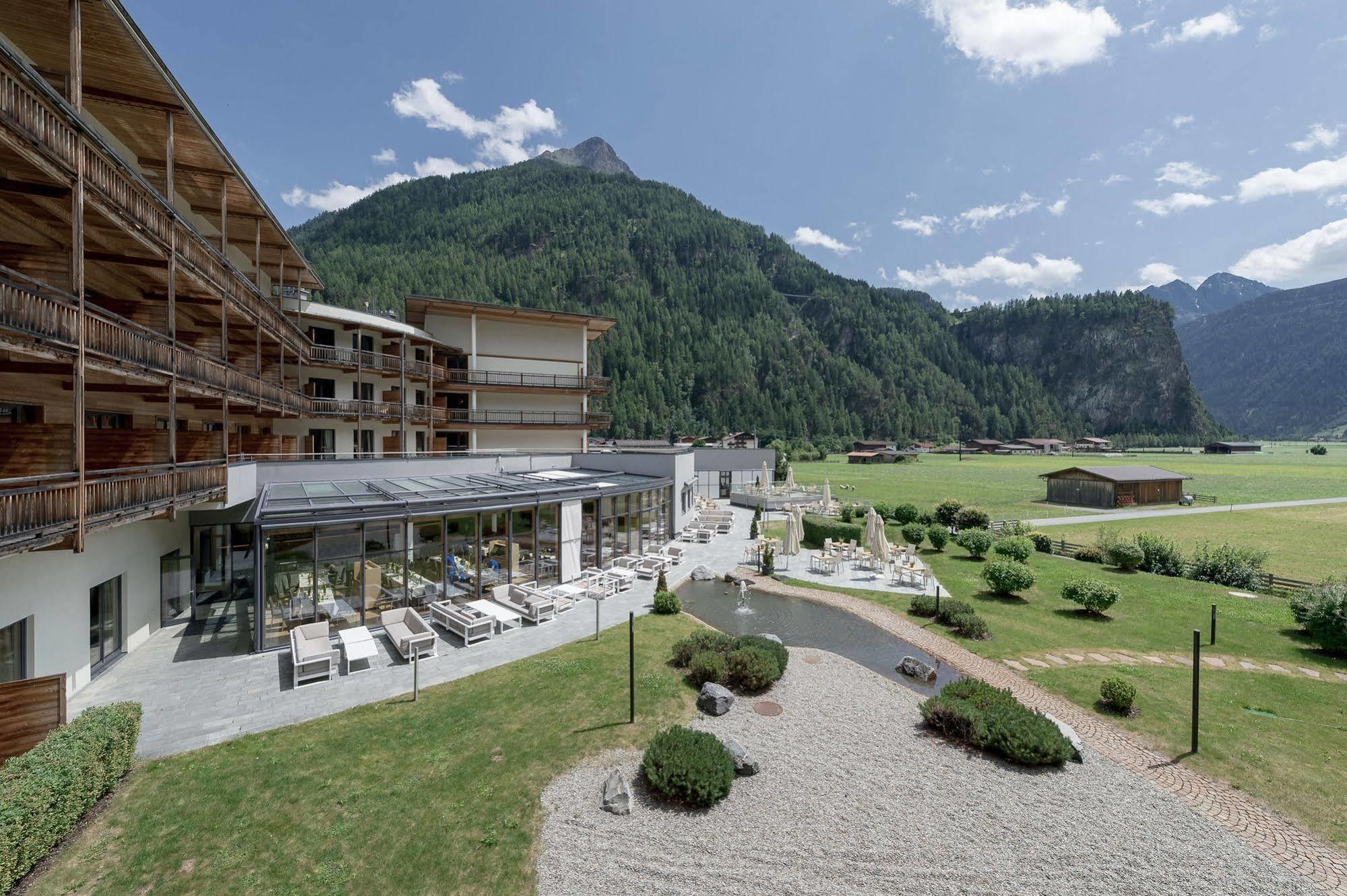 Aqua Dome 4 Sterne Superior Hotel & Tirol Therme Laengenfeld Exterior photo
